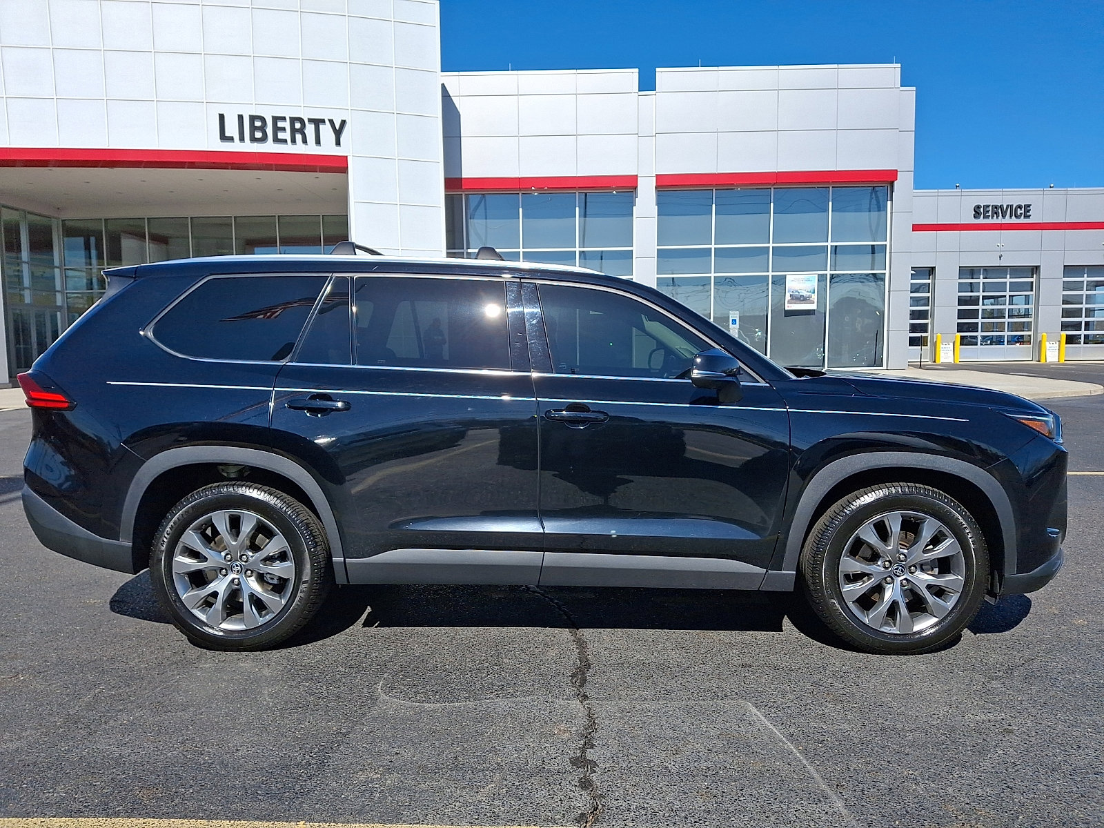 Used 2024 Toyota Grand Highlander AWD image 7
