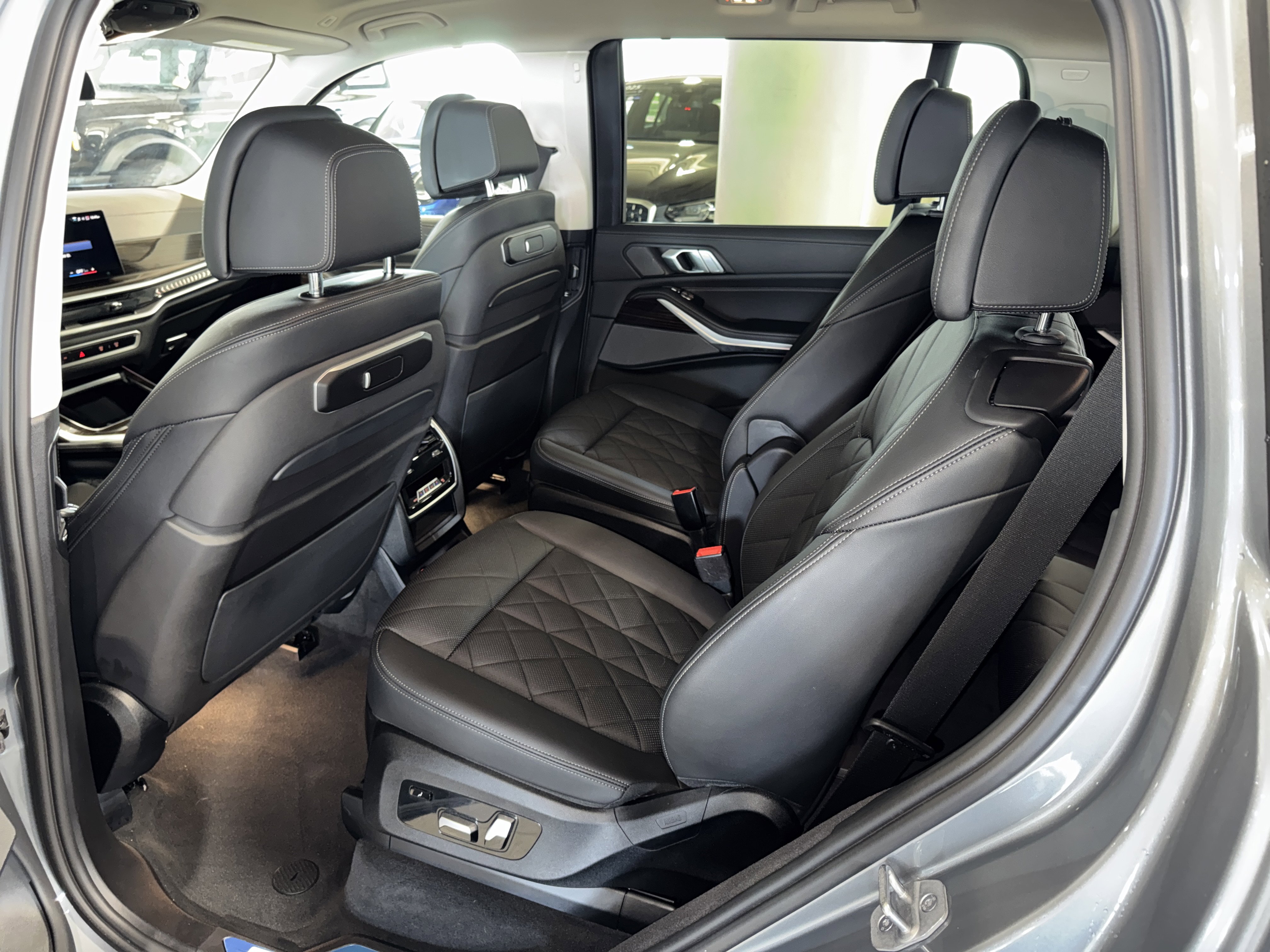 Used 2023 BMW X7 xDrive40i w/ Premium Package image 16