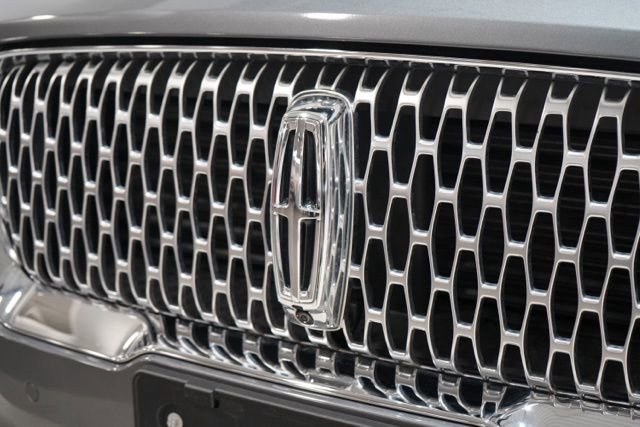 Used 2022 Lincoln Corsair Reserve w/ Equipment Group 201A AWD/4WD image 11