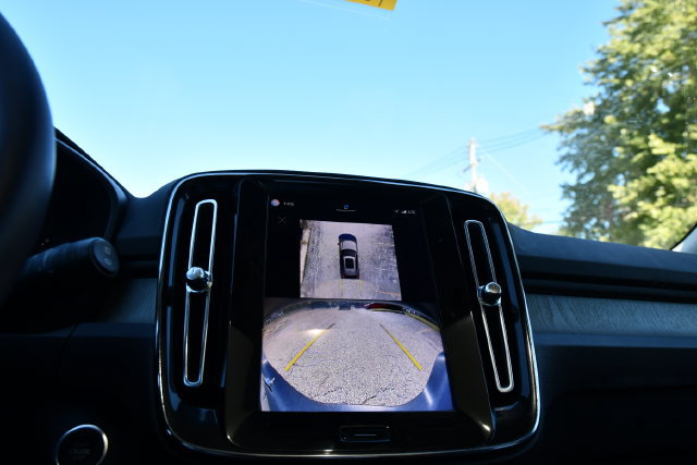 Certified 2025 Volvo XC40 B5 Plus AWD/4WD image 16