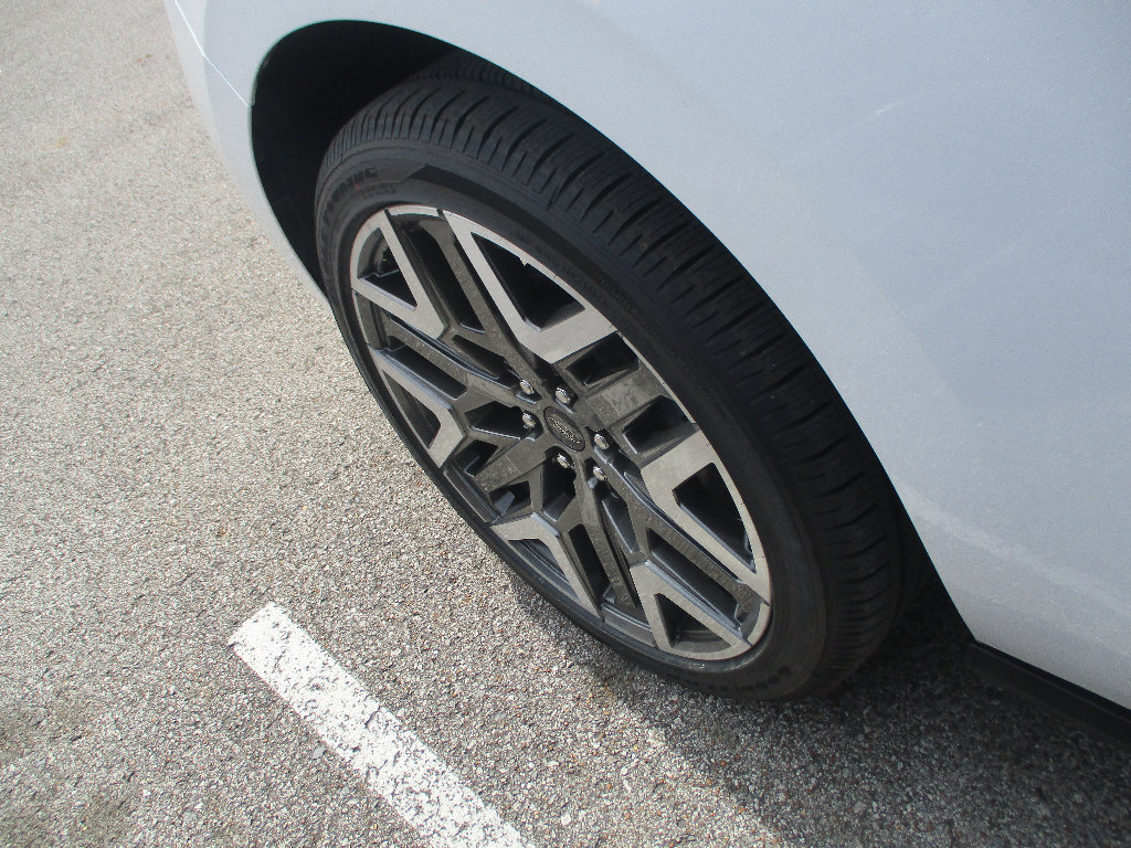 New 2026 Ford Expedition Platinum image 28