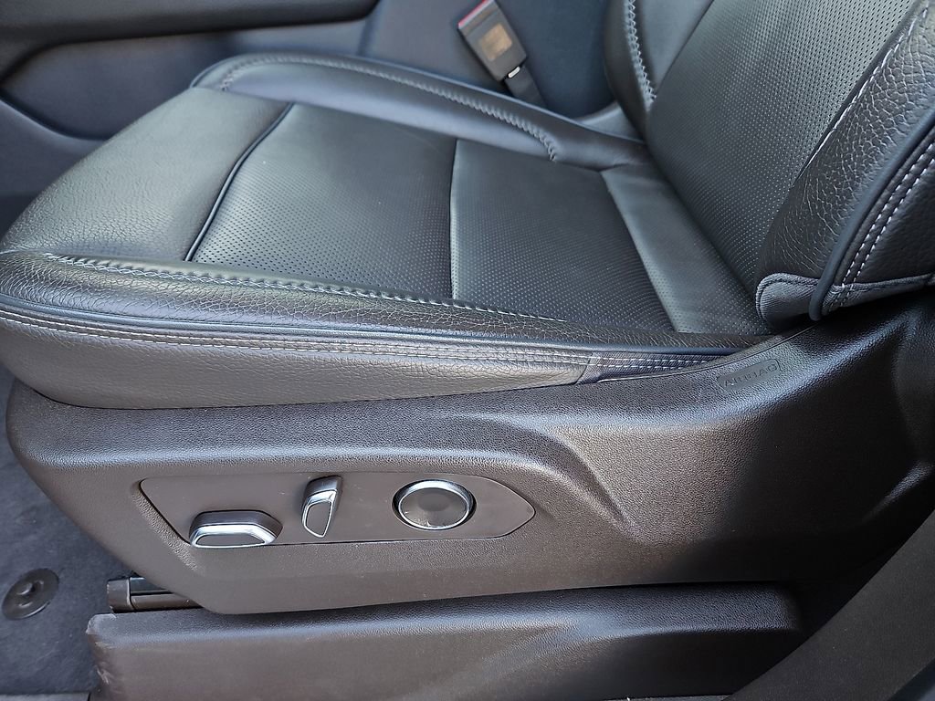 Used 2021 GMC Yukon Denali w/ Denali Premium Package image 22