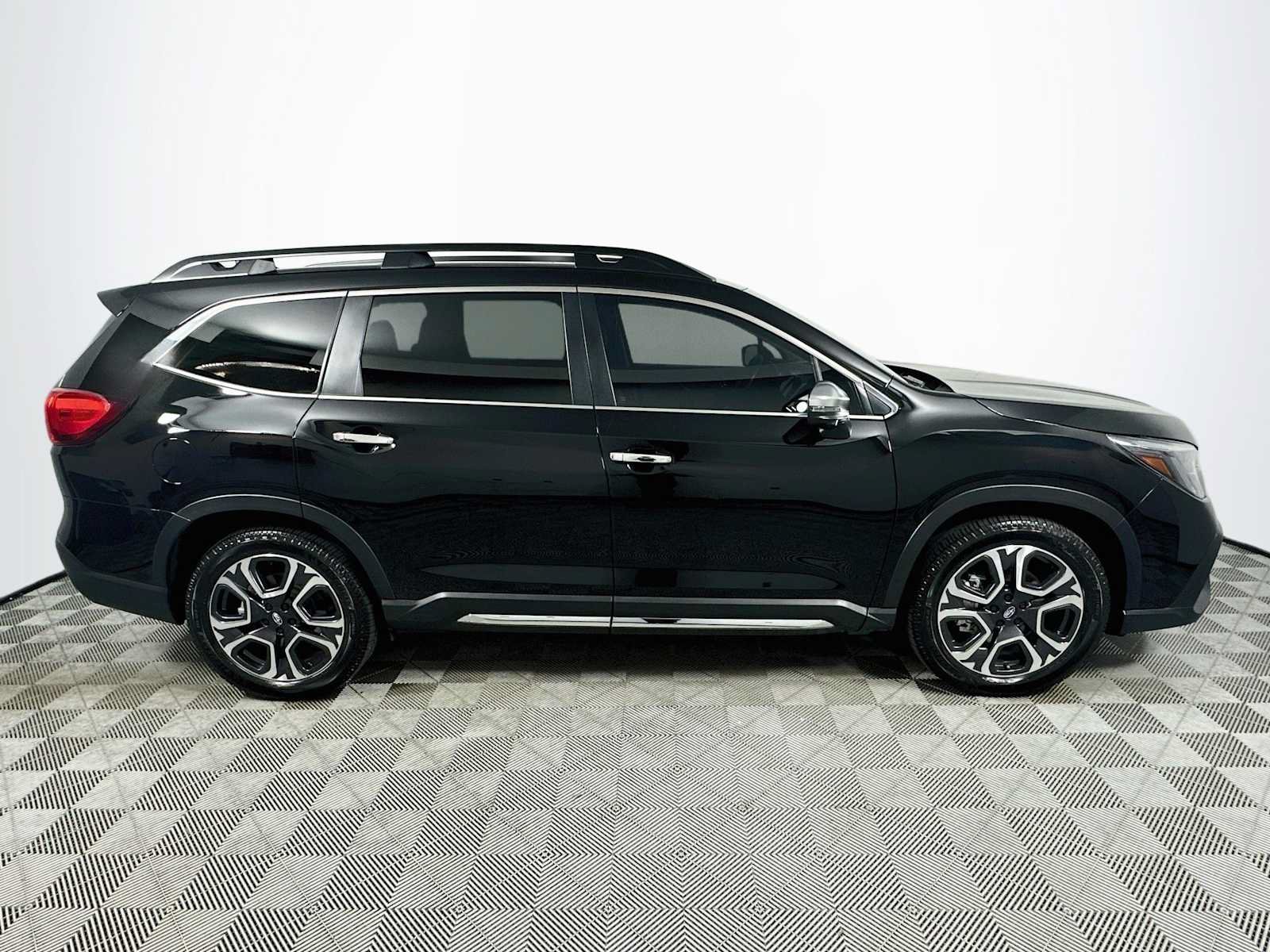 Used 2023 Subaru Ascent Touring AWD/4WD image 8