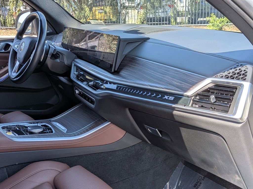 Used 2024 BMW X5 xDrive40i w/ Premium Package image 9