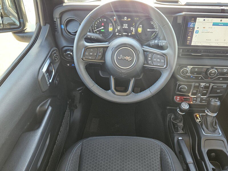 Used 2024 Jeep Wrangler Rubicon image 11
