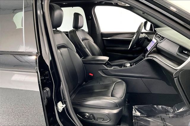 Used 2024 Jeep Grand Cherokee Limited w/ Luxury Tech Group II image 31