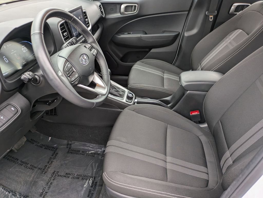 Used 2025 Hyundai Venue SEL image 16
