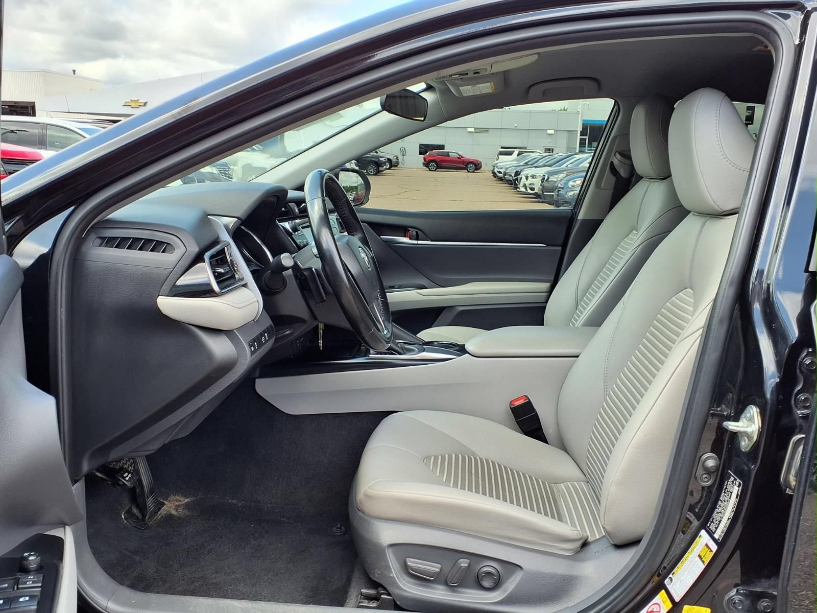 Used 2019 Toyota Camry SE FWD image 17