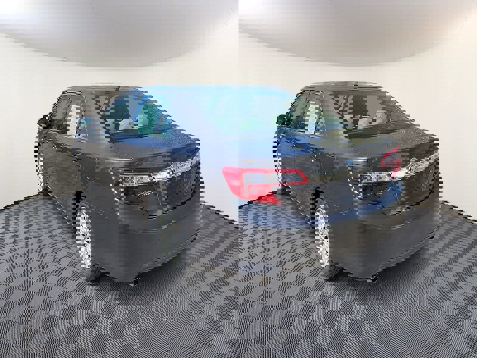 Used 2014 Toyota Camry XLE FWD image 6