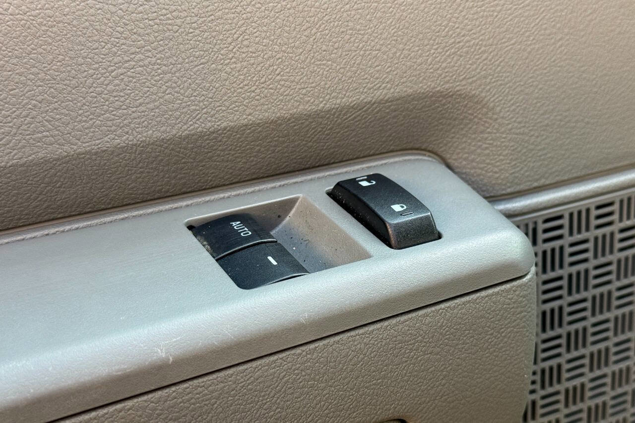 Used 2011 Ford E-350 and Econoline 350 Extended Super Duty w/ PWR Group image 26