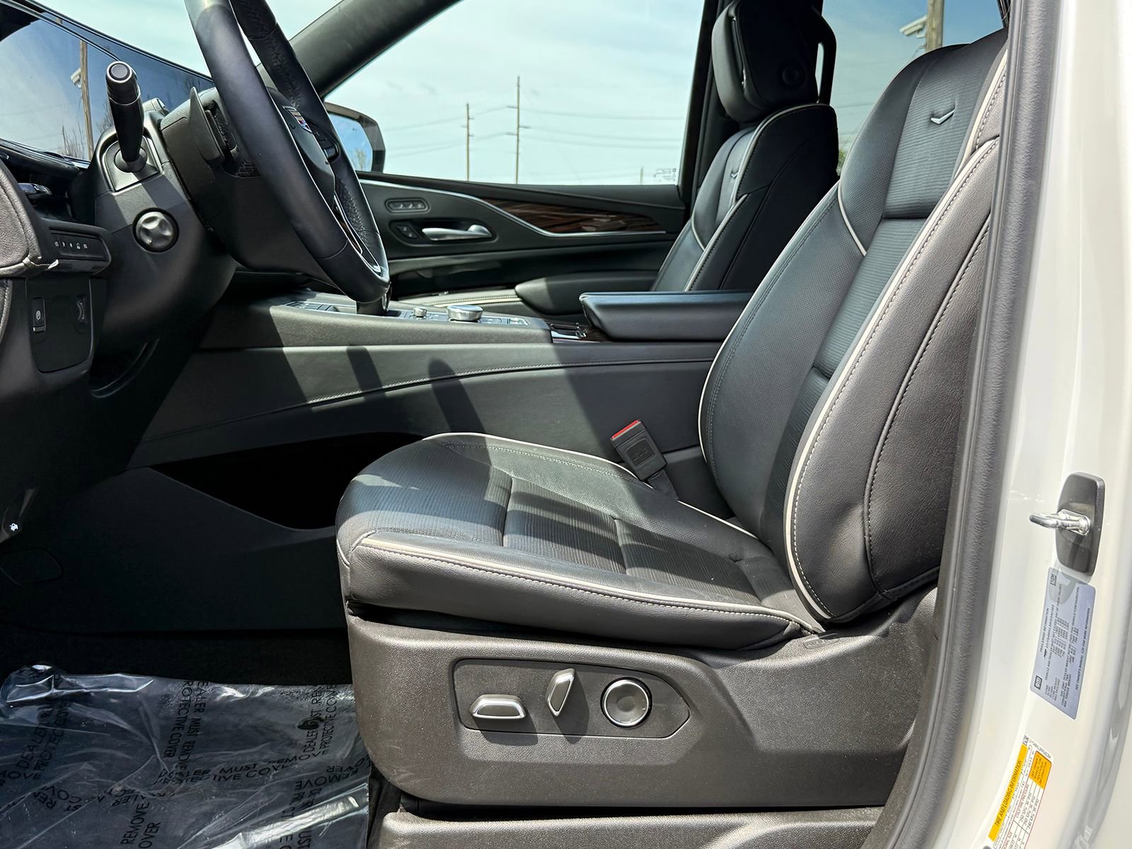 Certified 2024 Cadillac Escalade Premium Luxury AWD/4WD image 19