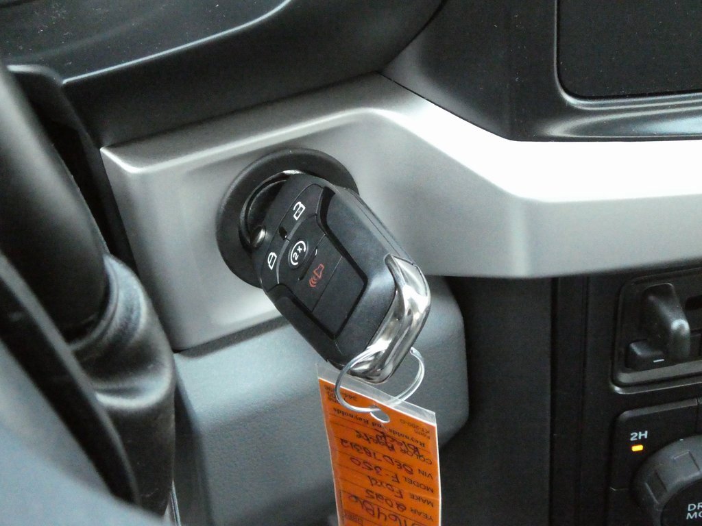 New 2025 Ford F350 XLT image 9