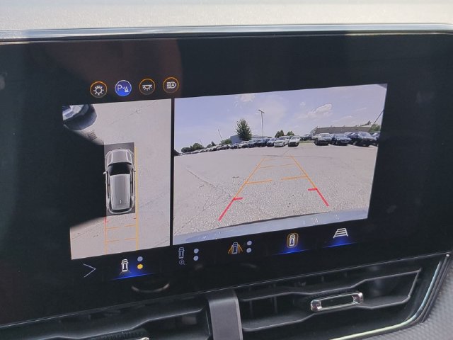 Used 2025 Chevrolet Equinox RS w/ Safety and Technology Package FWD image 10