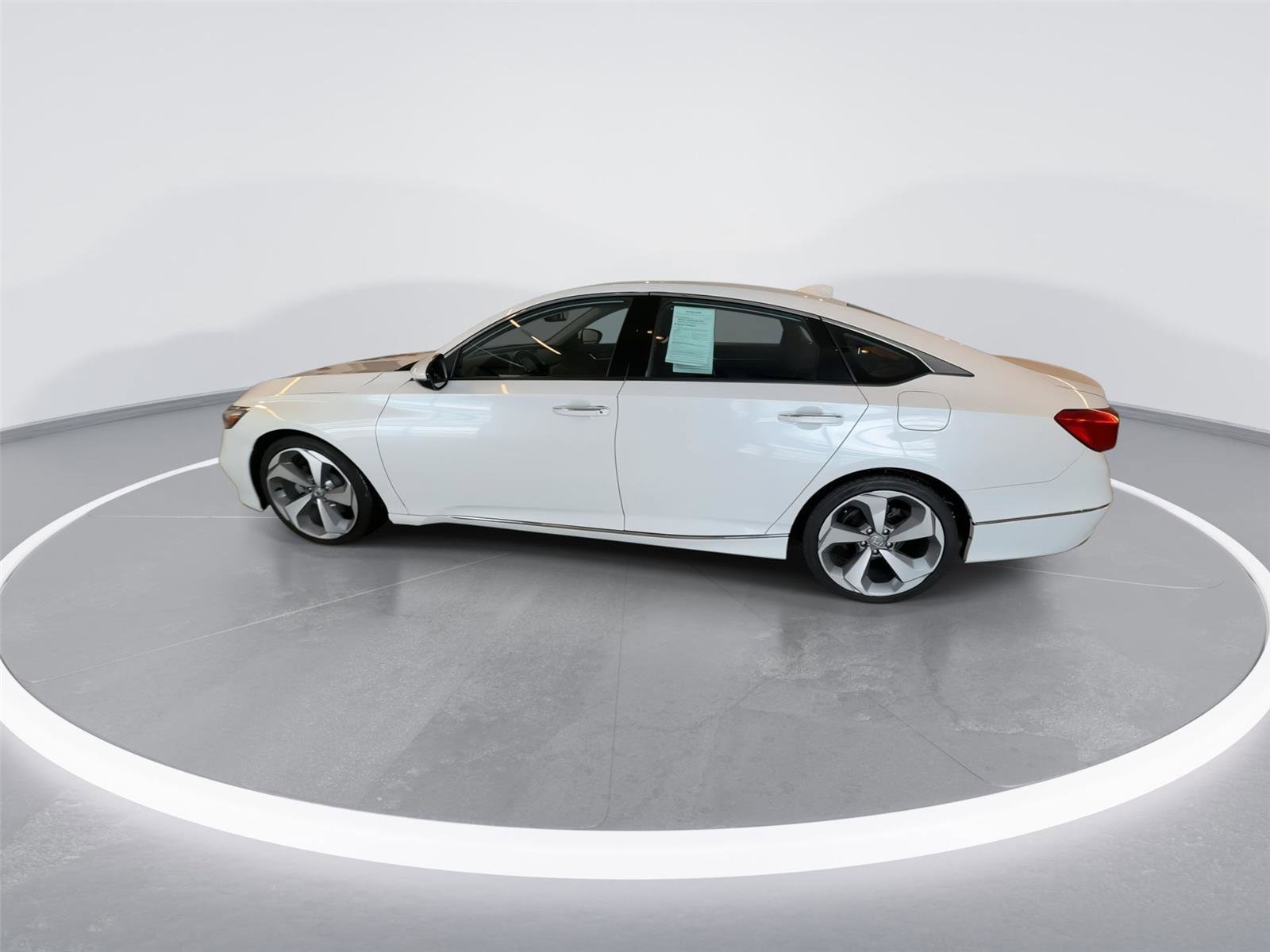 Used 2019 Honda Accord Touring image 5