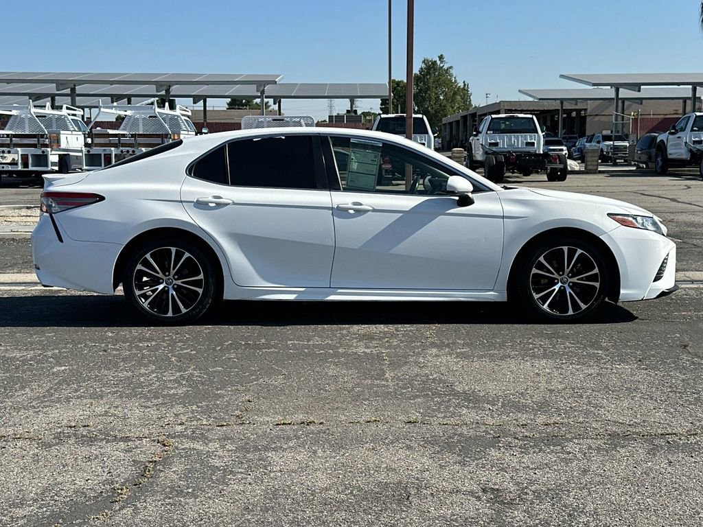 Used 2018 Toyota Camry SE FWD image 2