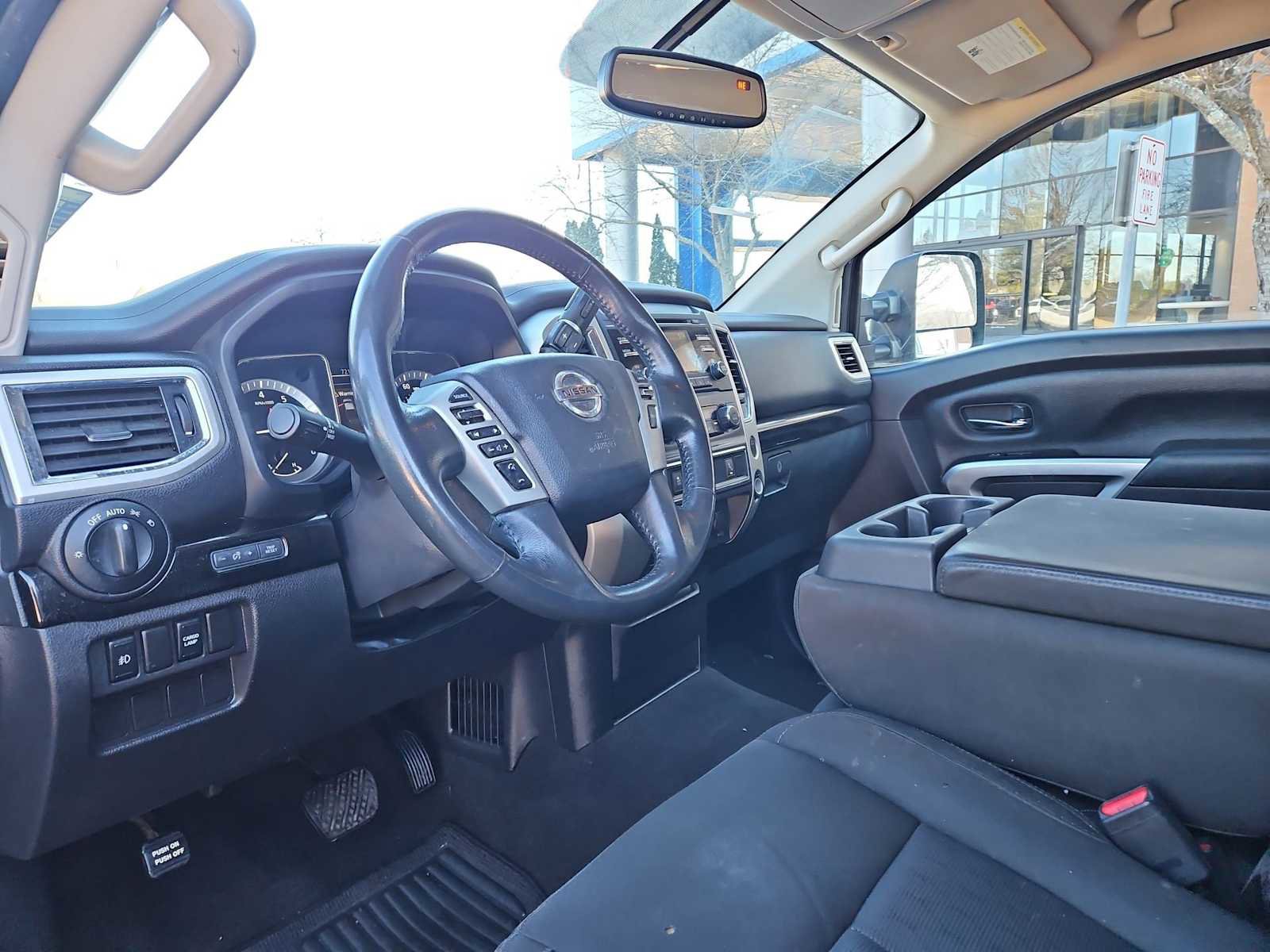 Used 2017 Nissan Titan SV image 10