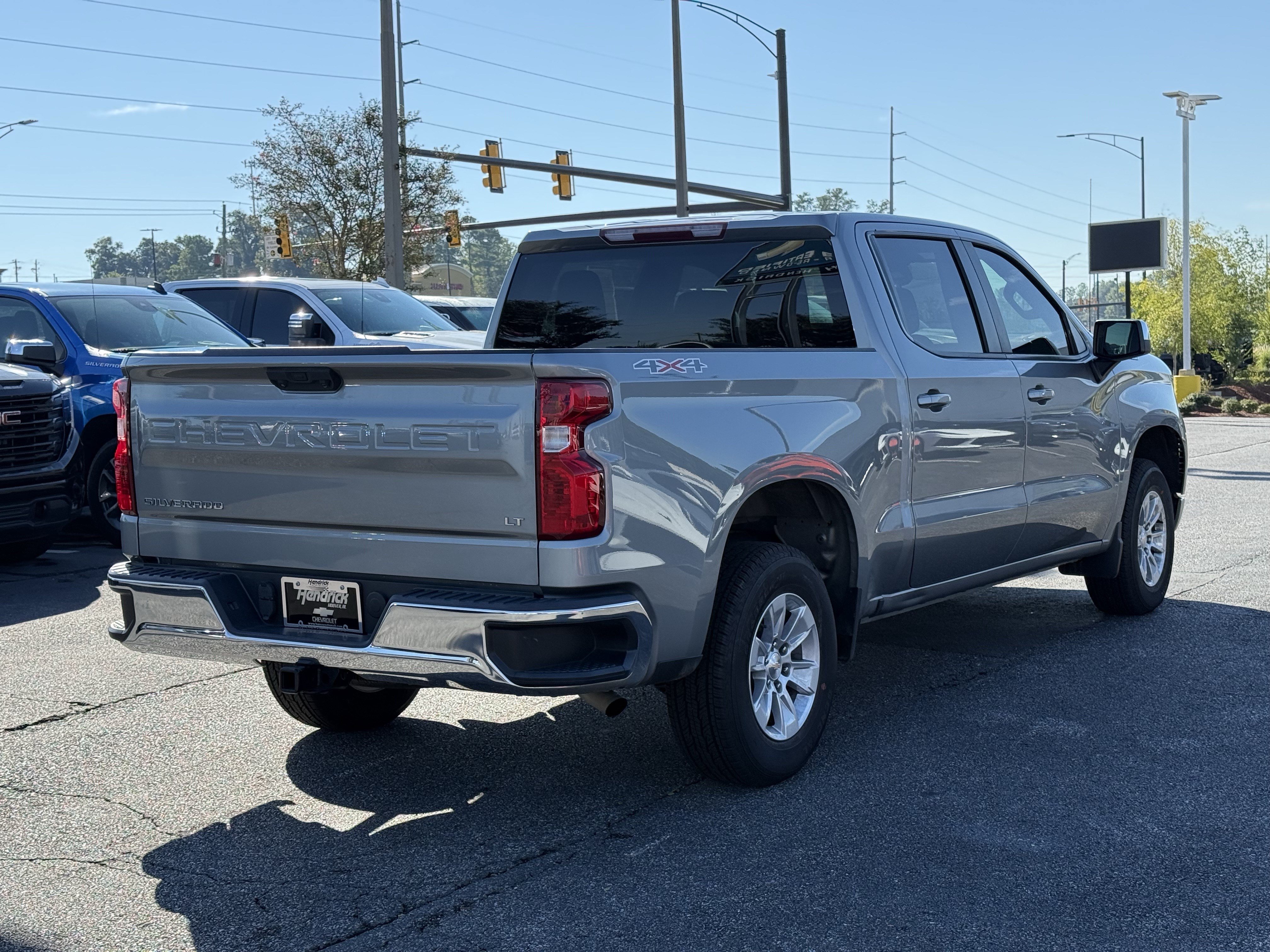 Used 2023 Chevrolet Silverado 1500 LT AWD/4WD image 11
