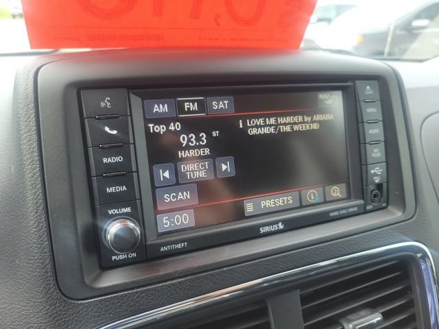 Used 2016 Dodge Grand Caravan SXT w/ UConnect Hands-Free Group FWD image 13