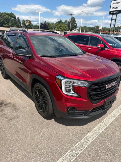 Used 2024 GMC Terrain SLE w/ Driver Convenience Package FWD image 3