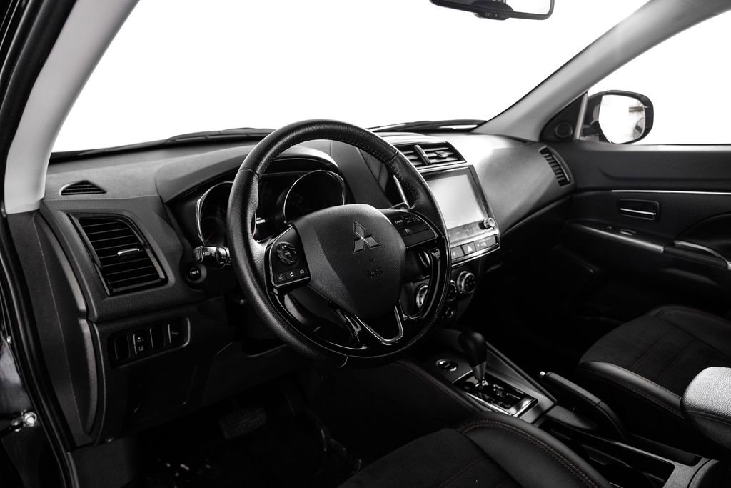 Used 2024 Mitsubishi Outlander Sport AWD image 3