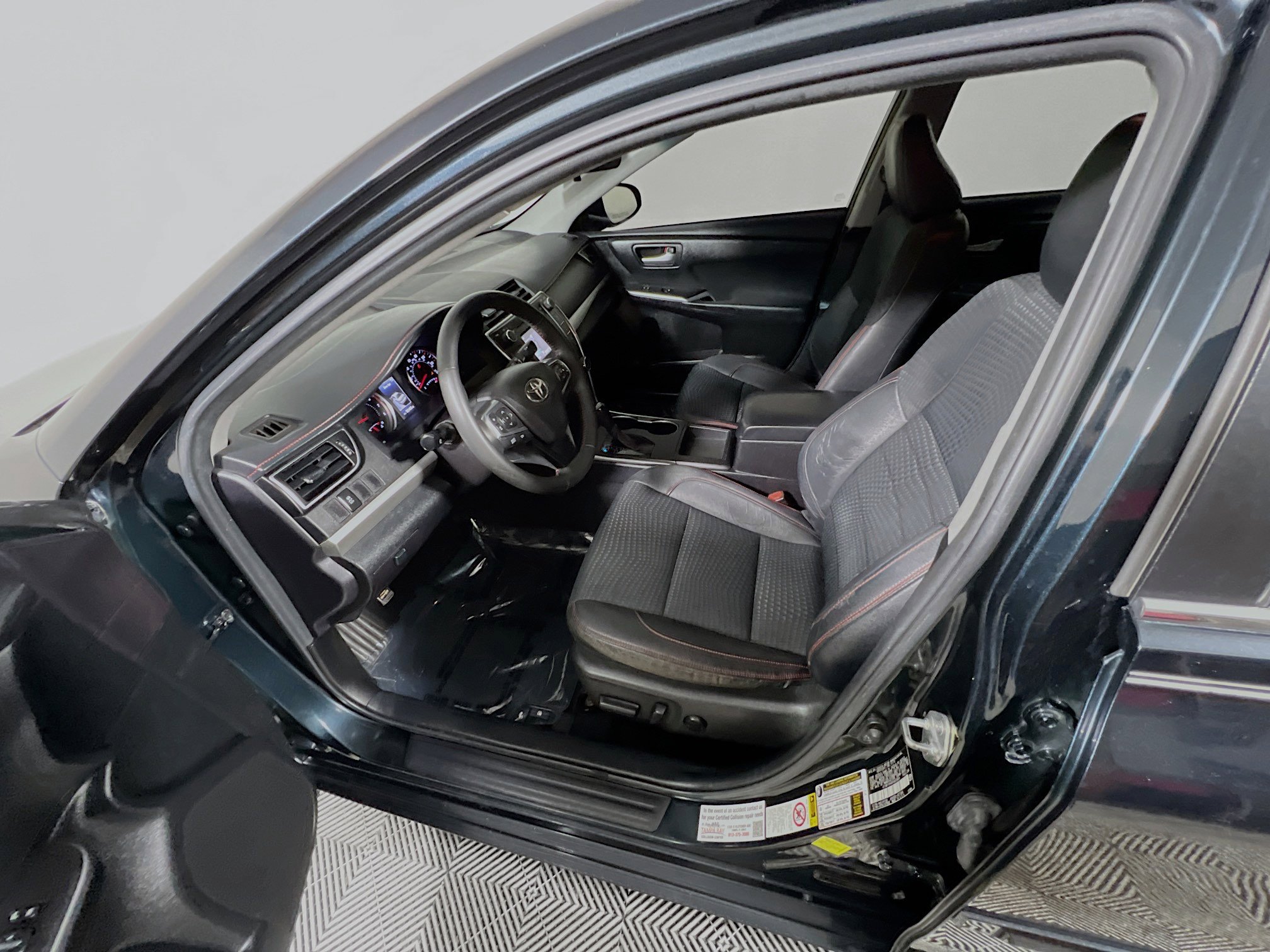 Used 2015 Toyota Camry SE FWD image 15