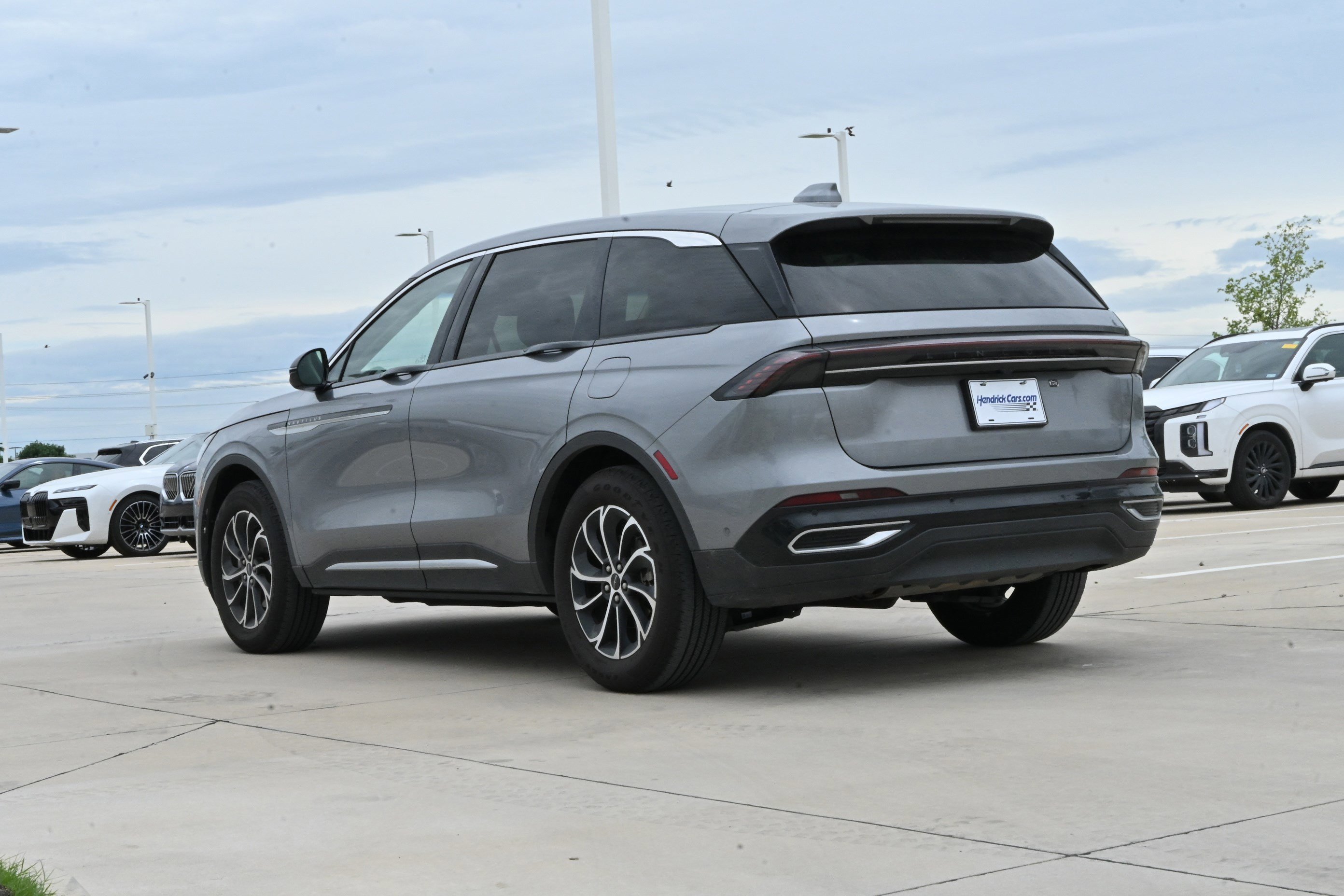 Used 2024 Lincoln Nautilus Premier AWD/4WD image 7