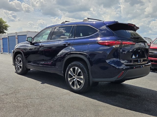 Used 2022 Toyota Highlander XLE AWD/4WD image 5