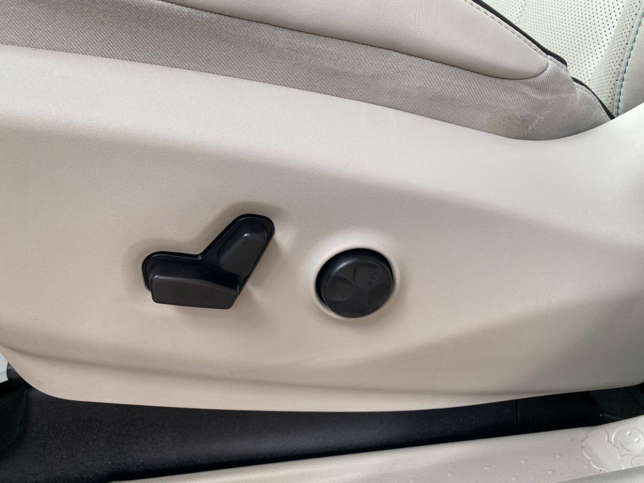 Used 2018 Chrysler Pacifica Limited FWD image 35