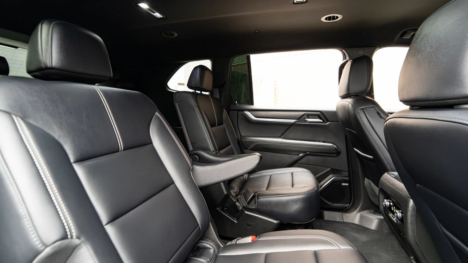 Used 2026 GMC Acadia Elevation w/ Elevation Premium Package FWD image 17