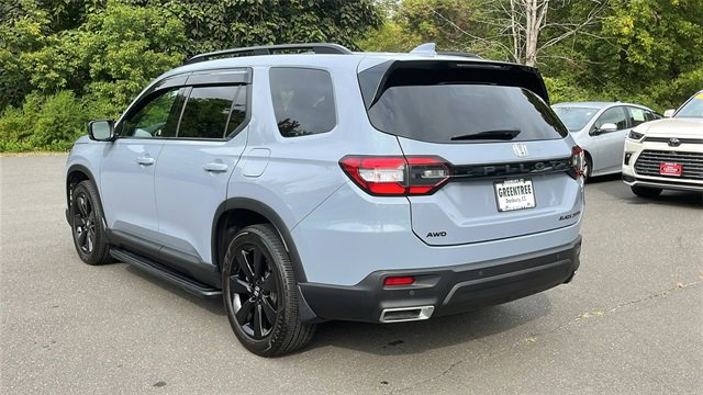 Used 2025 Honda Pilot Black Edition image 4