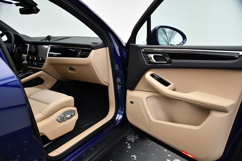 Used 2025 Porsche Macan image 45