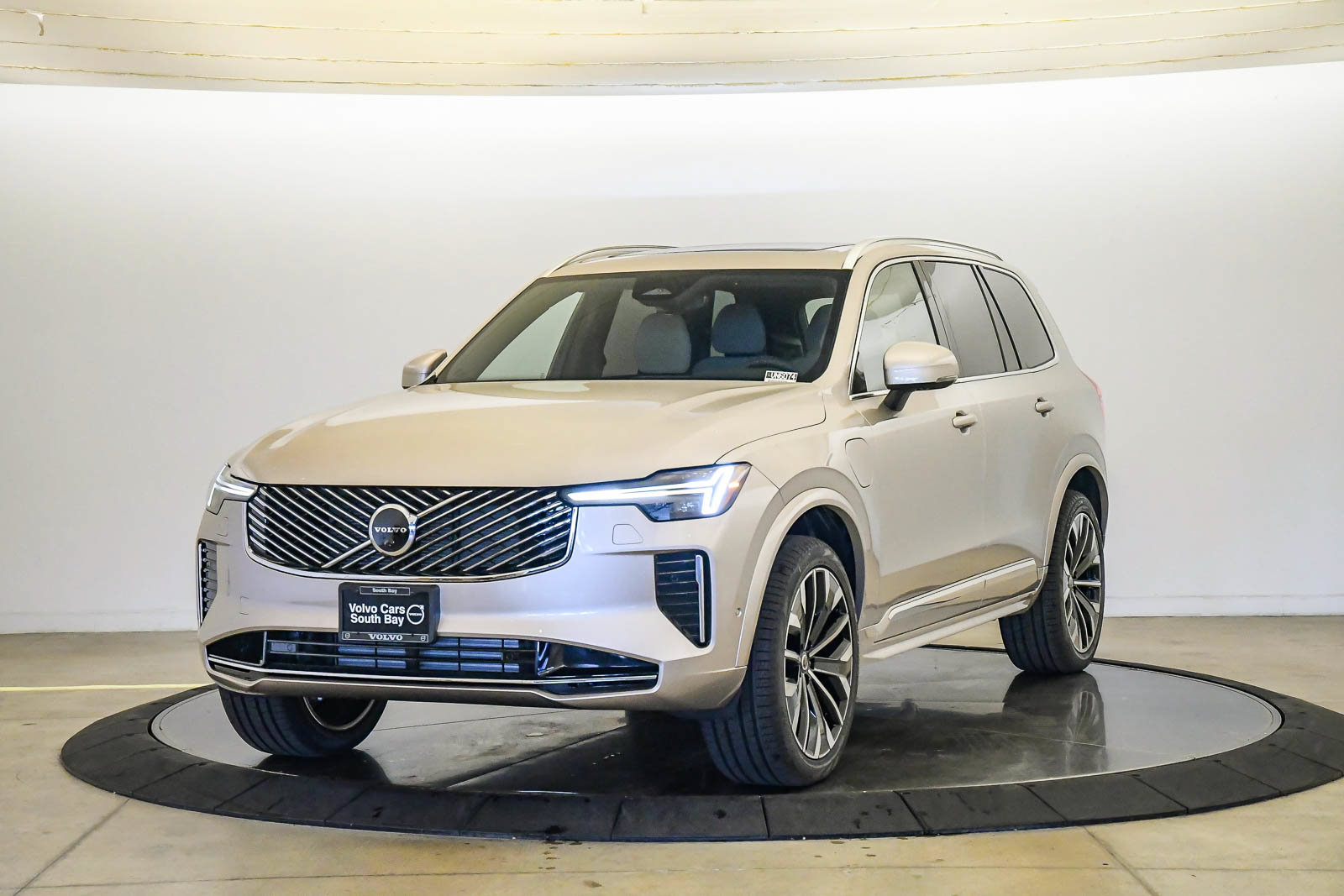 New 2026 Volvo XC90 T8 Plus w/ Protection Package Premier
