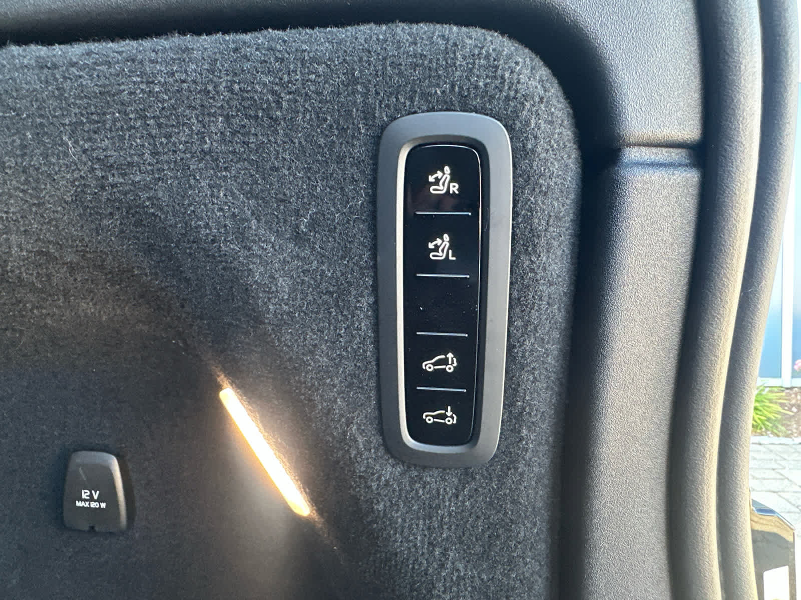 Used 2025 Volvo EX90 Ultra AWD/4WD image 43