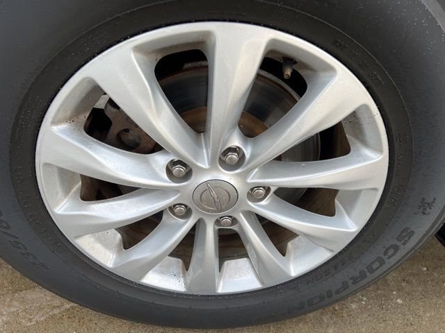 Certified 2019 Chrysler Pacifica Touring-L image 6