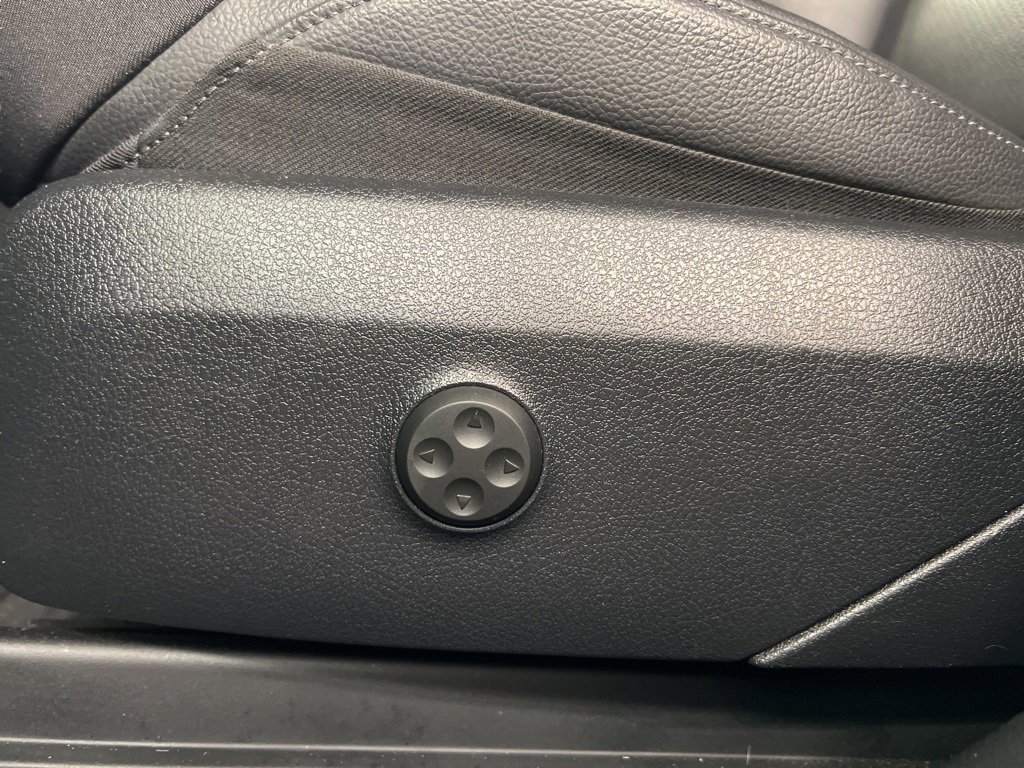 Used 2023 Mercedes-Benz GLC 300 4MATIC image 28