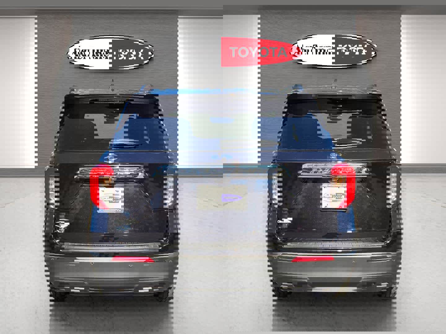 Used 2024 Ford Explorer XLT image 7