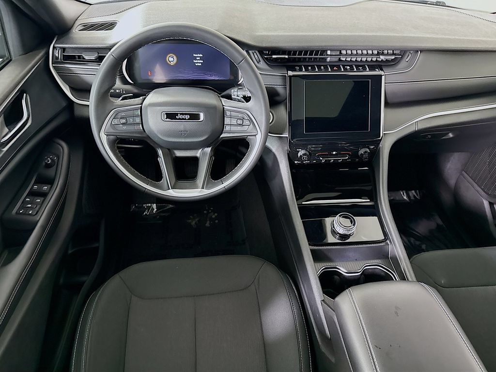 Used 2025 Jeep Grand Cherokee Laredo X AWD/4WD image 4