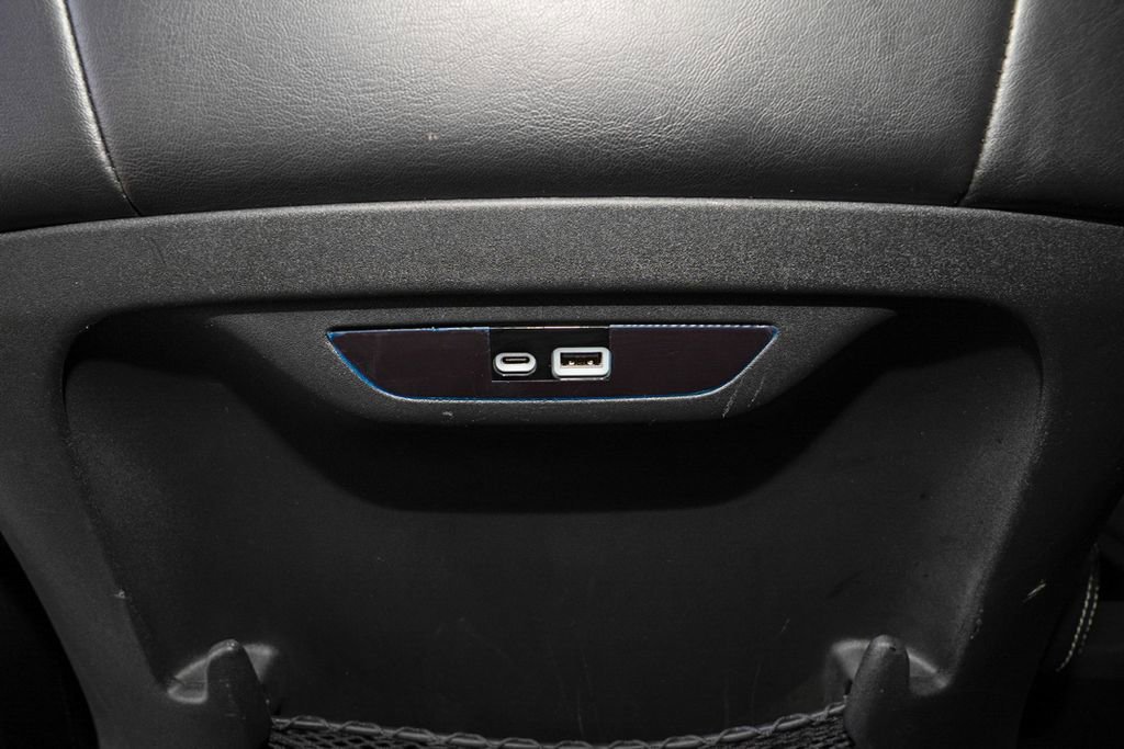 Used 2025 Chrysler Pacifica Select image 8