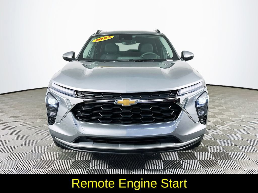 Used 2025 Chevrolet Trax LT image 4