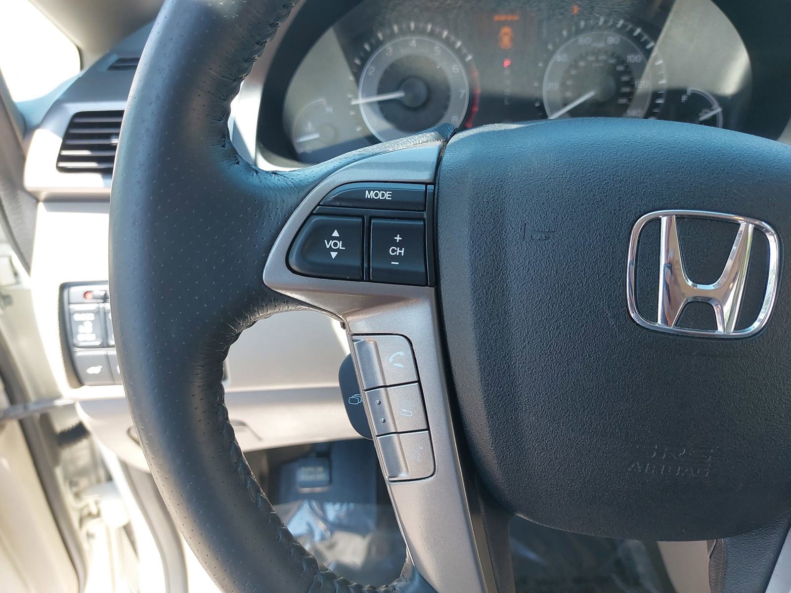 Used 2016 Honda Odyssey Touring Elite image 19