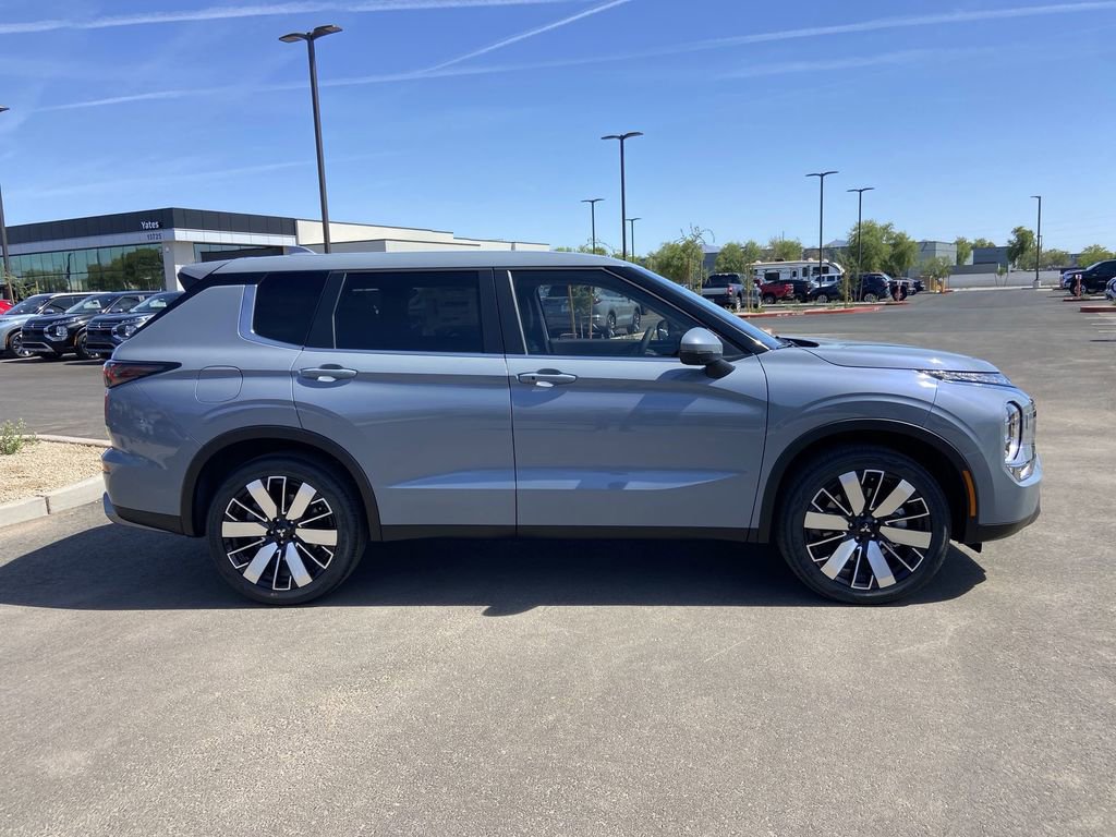 New 2026 Mitsubishi Outlander SE AWD/4WD image 2