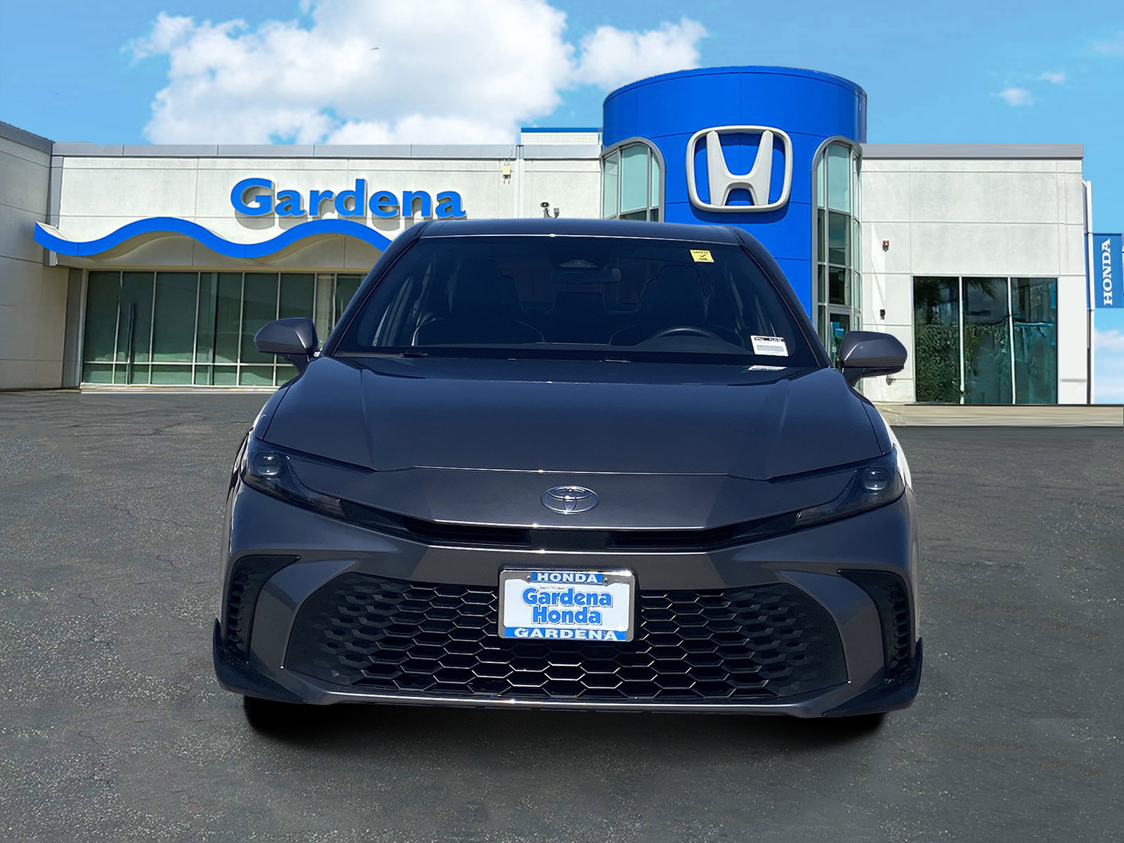 Used 2025 Toyota Camry SE FWD image 2