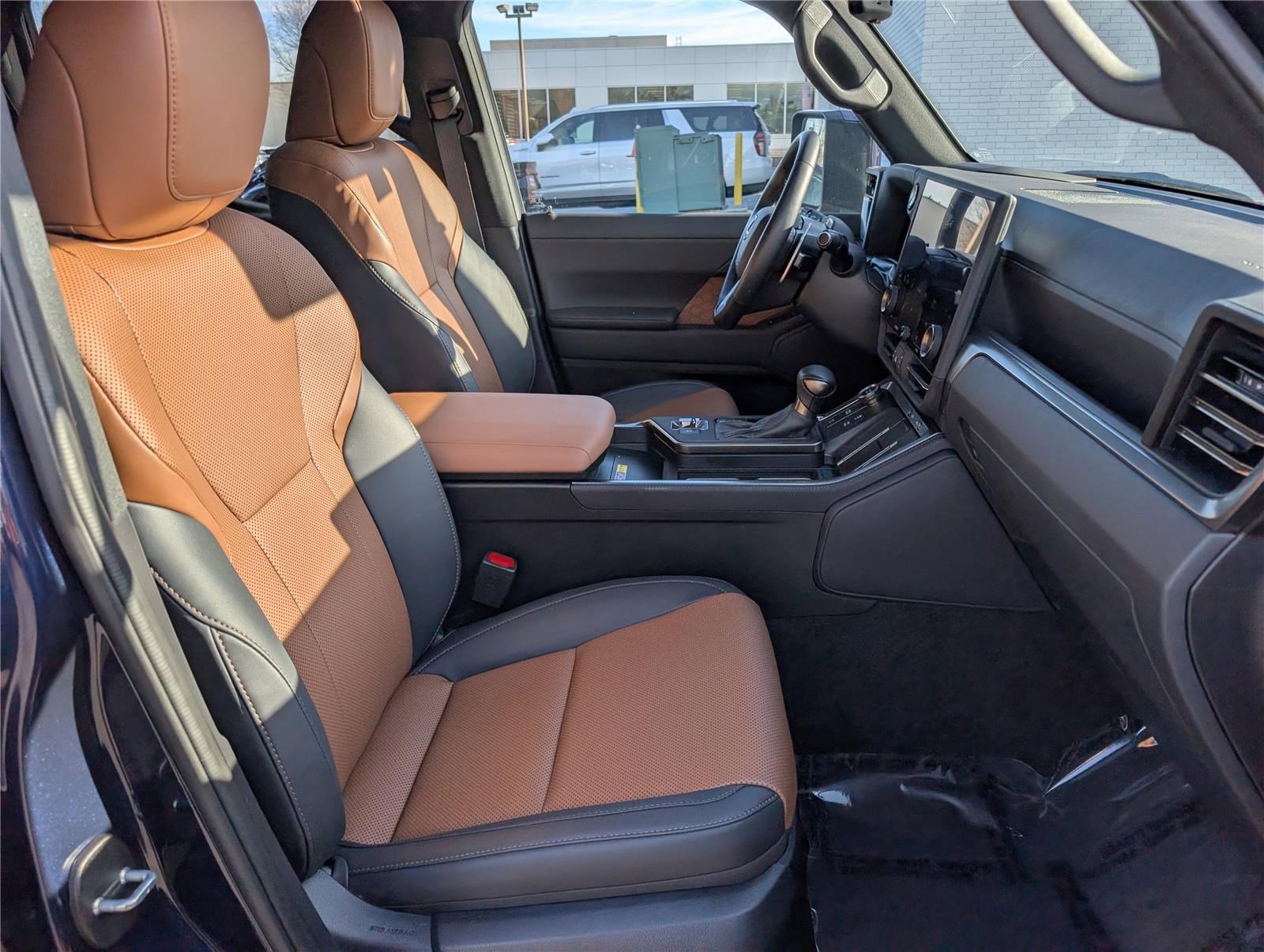 Certified 2025 Lexus GX 550 w/ Accessory Package (2T) image 11