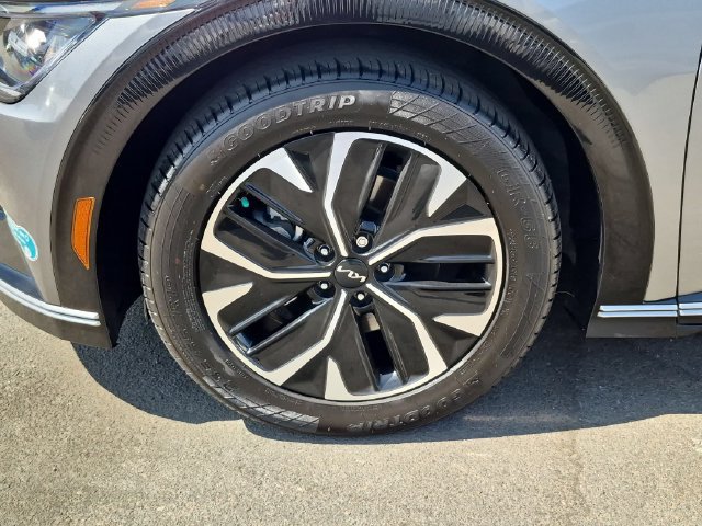 Used 2023 Kia EV6 Wind RWD image 10