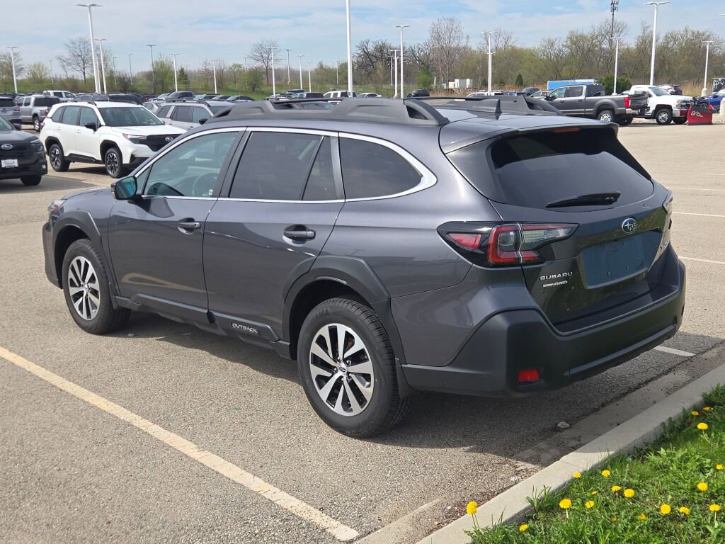 Used 2023 Subaru Outback Premium image 4