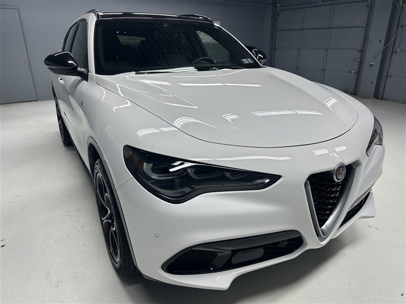 Used 2024 Alfa Romeo Stelvio Ti AWD/4WD image 9