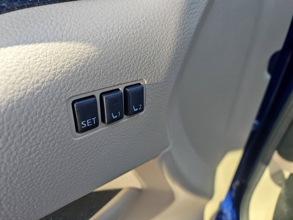 Used 2020 Nissan Rogue SL w/ Premium Package AWD/4WD image 6