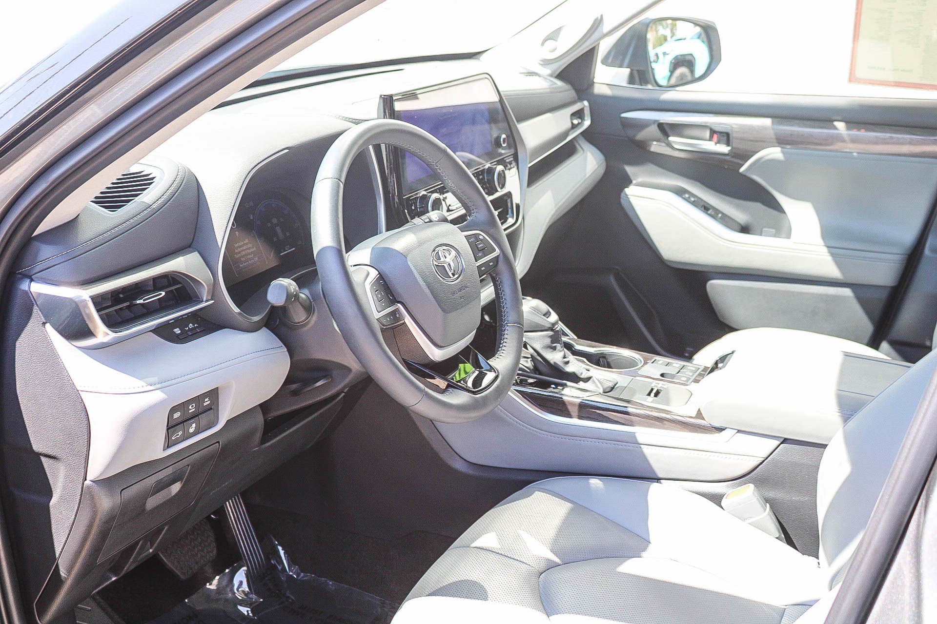 Certified 2026 Toyota Highlander Limited AWD/4WD image 19
