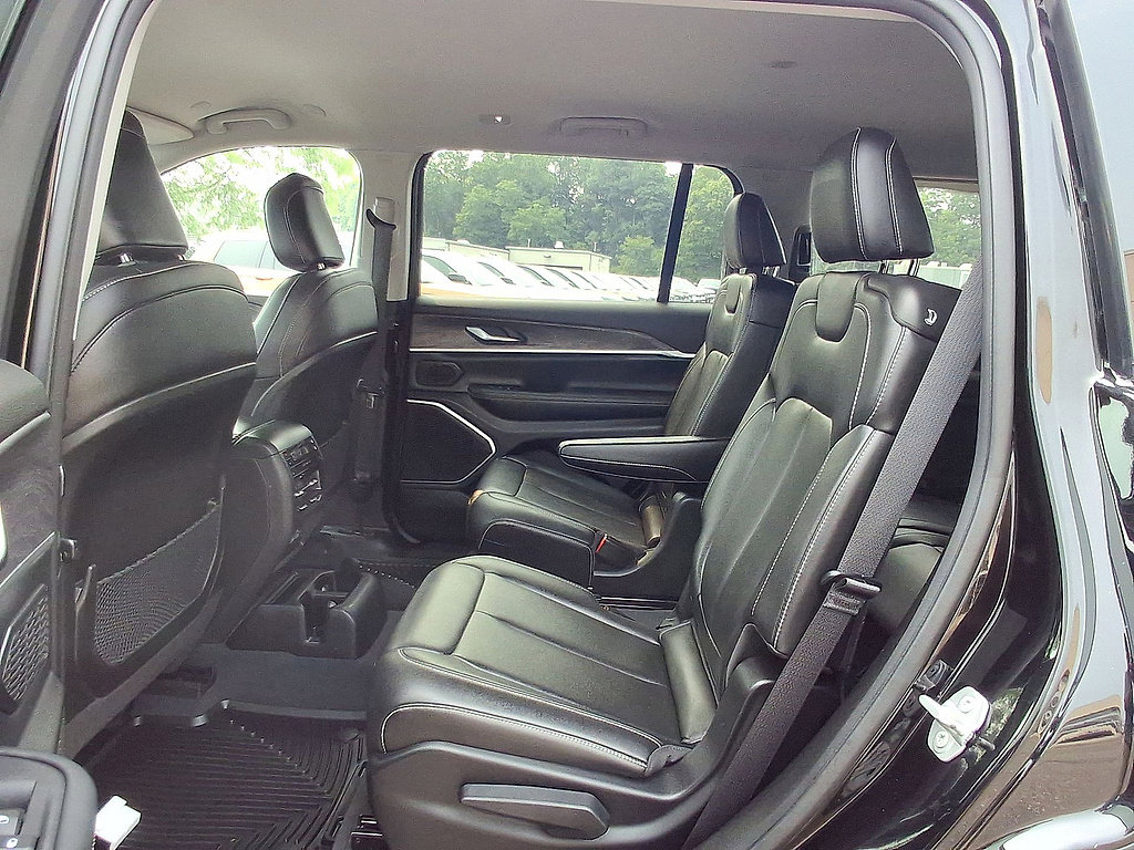 Certified 2023 Jeep Grand Cherokee L Limited w/ Black Appearance Package AWD/4WD image 26
