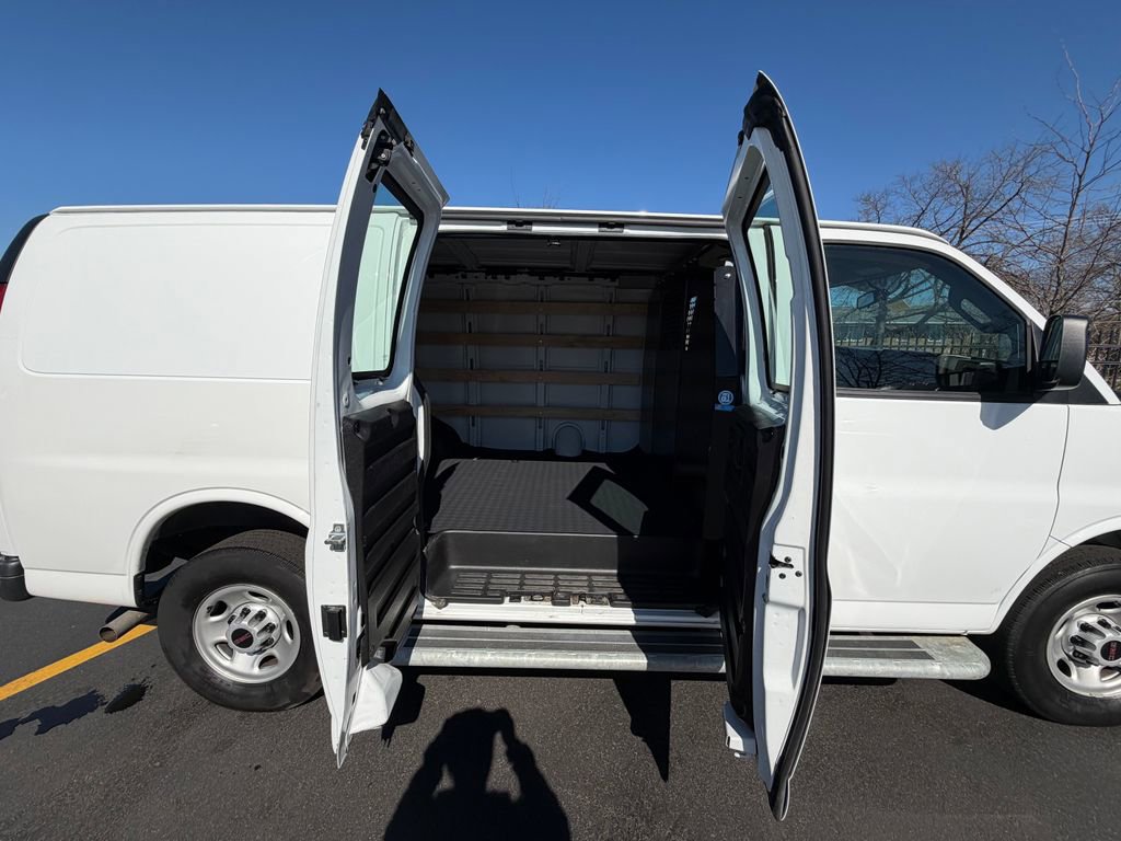 Used 2024 GMC Savana 2500 w/ Driver Convenience Package image 16